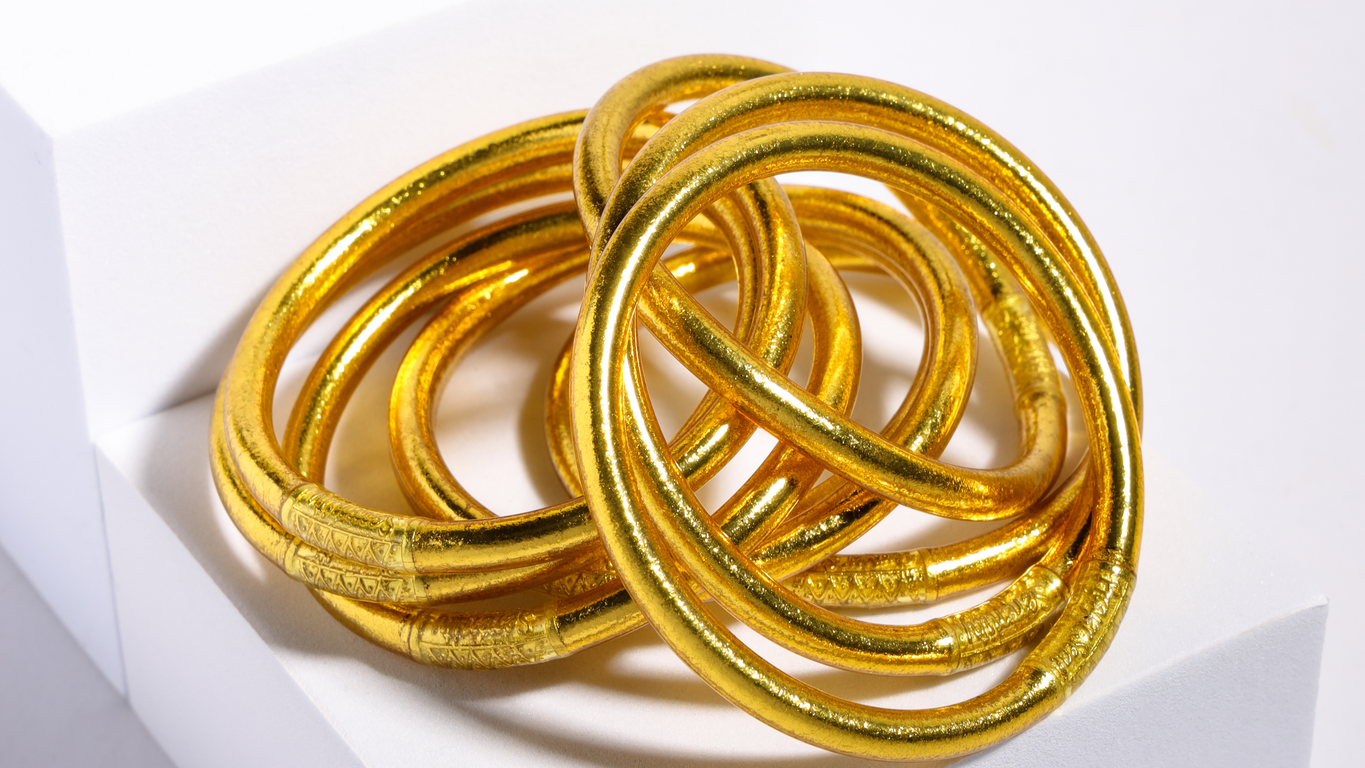 The Evolution of the Gold Bangle: From Heavy Metal to Weightless Ritual